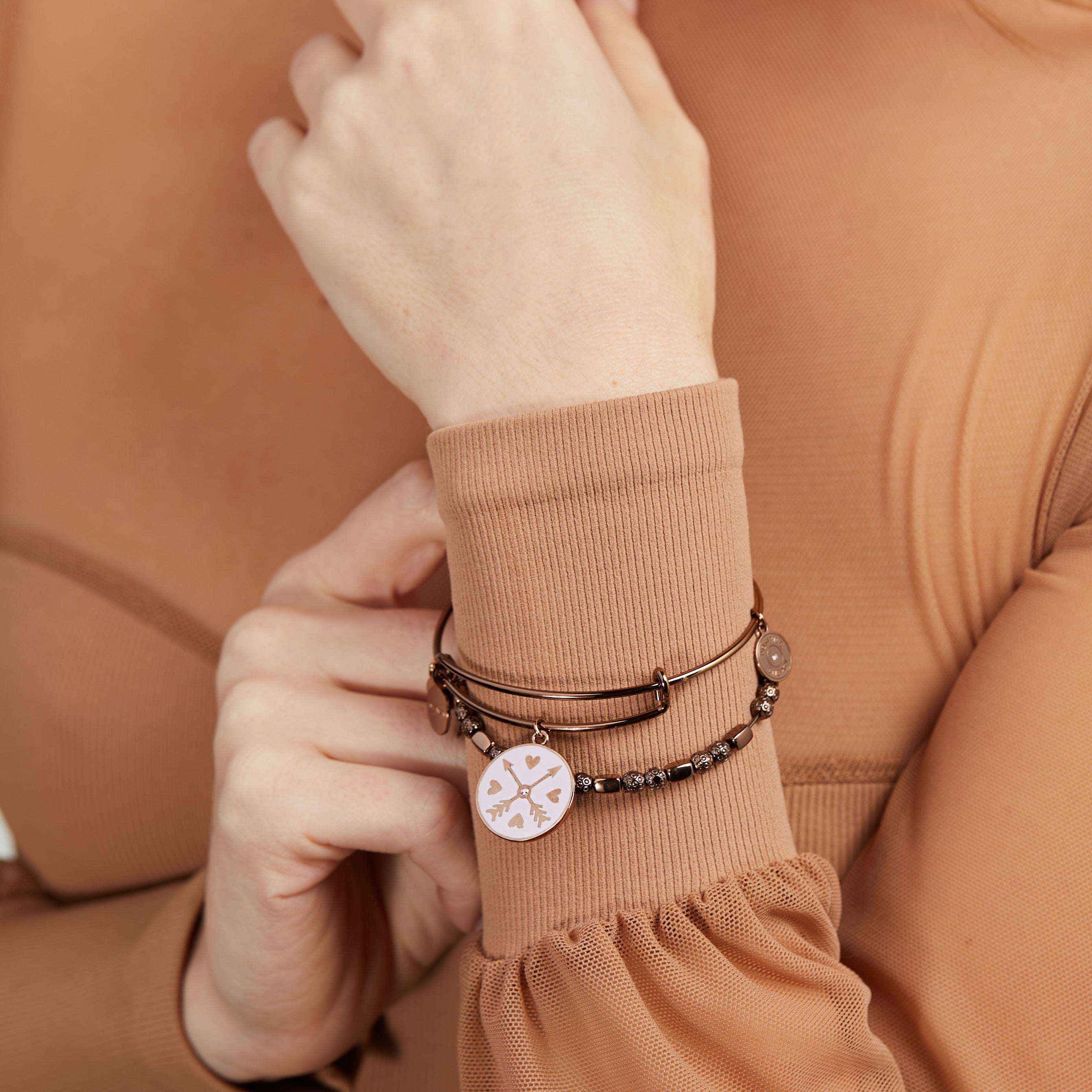 arrows-and-heart-charm-bangle-bracelet-model-AA724523SC.jpg