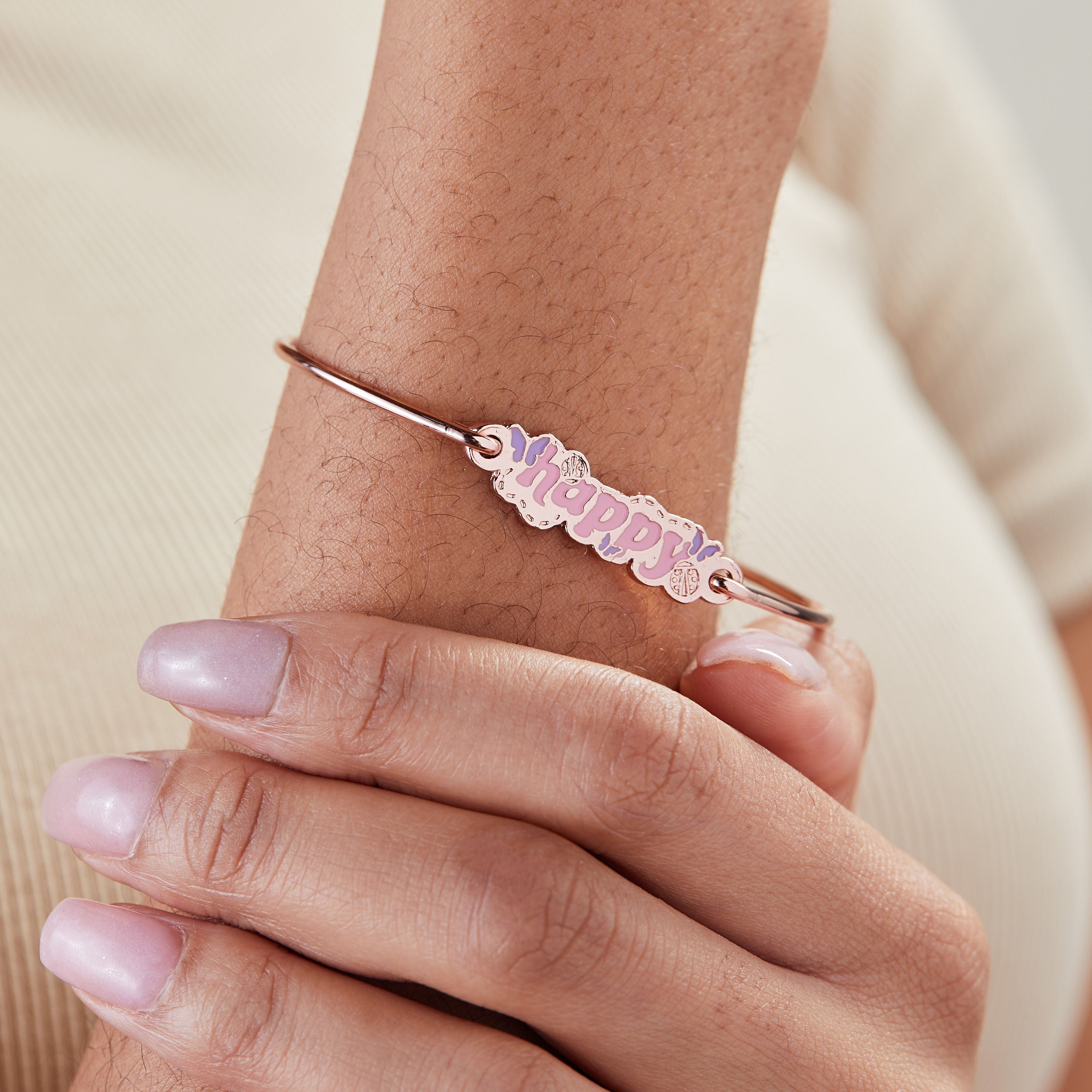 happy-inline-bangle-bracelet-model-AA599022EWBSR.jpg